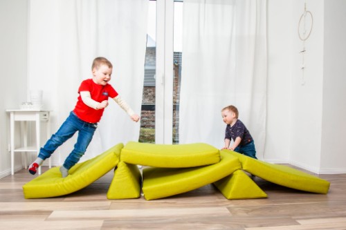 Kindersofa / Spielsofa - belastbarer Schaumstoff + modulares Design